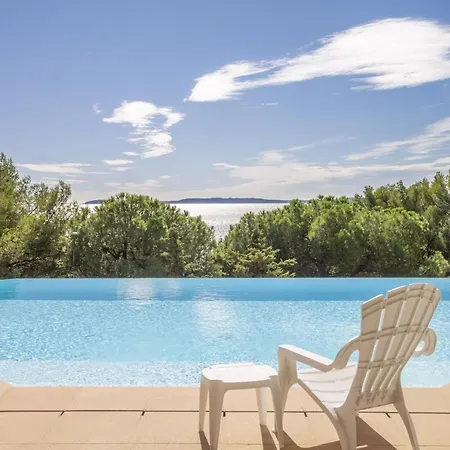 Lili Rose Le Lavandou